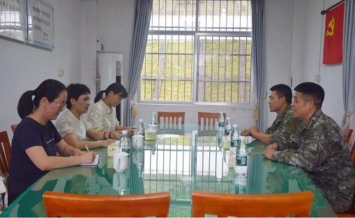 7.31陈漫秀到武警中队慰问.png